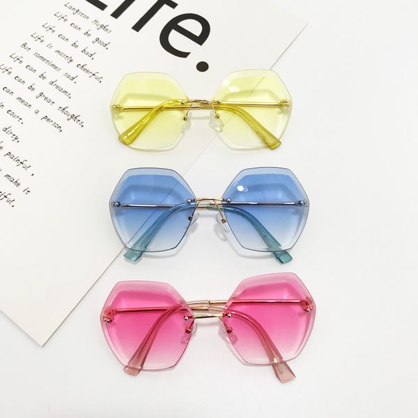 2018 new wave retro korean version of the polygon trimming lens boys and girls frameless children's sunglasses uv protection, White;black
2018 new wave retro korean version of the polygon trimming lens boys and girls frameless children's sunglasses uv protection, White;black