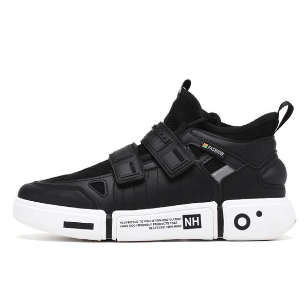 2020 fashion designer shoes triple s sneakers cool sole stitching wild sneakers three color men running outdoor shoes
2020 fashion designer shoes triple s sneakers cool sole stitching wild sneakers three color men running outdoor shoes