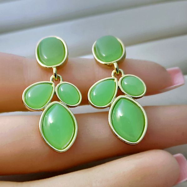 богемный стиль inlay халцедон gemstone серьги мотаться light green gem листья форма уха падение уха заявление шпильки женщин дизайнер ювелир, Silver
богемный стиль inlay халцедон gemstone серьги мотаться light green gem листья форма уха падение уха заявление шпильки женщин дизайнер ювелир, Silver