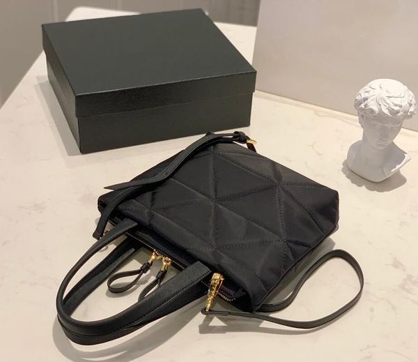 2020 designer lady shoulder bag luxury women fashion accessory brand handbag elegant black messenger bag wallet, Silver
2020 designer lady shoulder bag luxury women fashion accessory brand handbag elegant black messenger bag wallet, Silver
