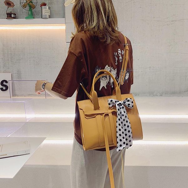 luxury handbags women bags designer new simple leisure fashion silk scarf lady shoulder bag casual personality messenger bag
luxury handbags women bags designer new simple leisure fashion silk scarf lady shoulder bag casual personality messenger bag