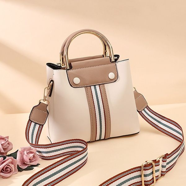 wholesale bag 2019 summer new handbag fashion contrasting color shoulder 
wholesale bag 2019 summer new handbag fashion contrasting color shoulder