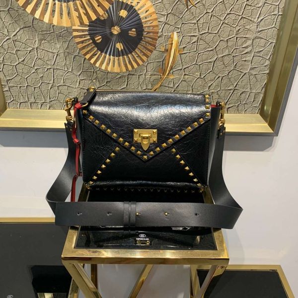 2020 new stud inside outside fully genuine leather high fashion handbag luxury metallic rivet evening purse flap 26cm
2020 new stud inside outside fully genuine leather high fashion handbag luxury metallic rivet evening purse flap 26cm