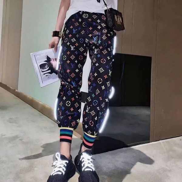 2020 pants female korean version of loose-fitting sports casual pants loose-fitting thin color full-length printed reflective halon pants, Black;white
2020 pants female korean version of loose-fitting sports casual pants loose-fitting thin color full-length printed reflective halon pants, Black;white