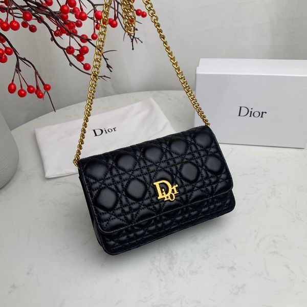 2020 selling new style luxury women mini bag diagonal messenger bag shoulder bag triple fashion designer size 19.5 * 13 * 4cm
2020 selling new style luxury women mini bag diagonal messenger bag shoulder bag triple fashion designer size 19.5 * 13 * 4cm
