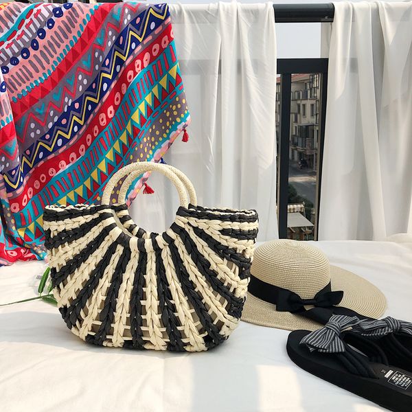 handmade beach bag round straw totes bag large bucket summer bags women natural basket moon shaped handbag high quality
handmade beach bag round straw totes bag large bucket summer bags women natural basket moon shaped handbag high quality