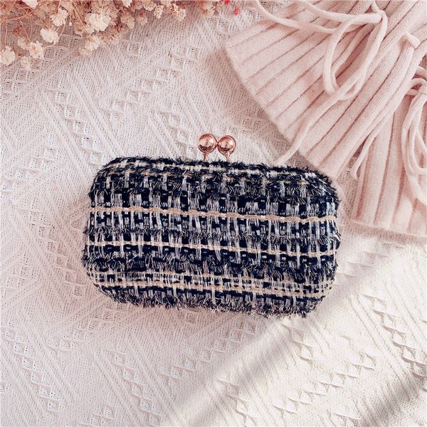 wholesale plaid fabric clutch bag evening/party/wedding/bridal/banquet luxury bag with chain mini clutches purse shoulder bags
wholesale plaid fabric clutch bag evening/party/wedding/bridal/banquet luxury bag with chain mini clutches purse shoulder bags