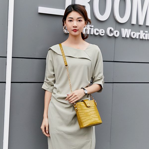 korean small bag female 2020 new women's shoulder bag fashion crocodile pattern bucket wild simple pu crossbody
korean small bag female 2020 new women's shoulder bag fashion crocodile pattern bucket wild simple pu crossbody