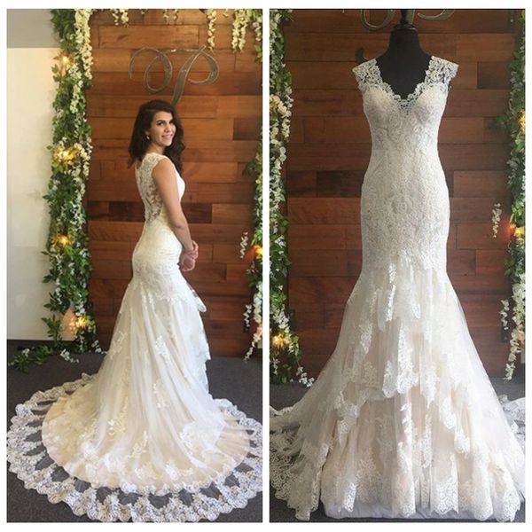 elegant v-neck ivory column wedding dress with tiers skirt applique mermaid wedding dress covered buttons lace wedding dress robe de soiree, White
elegant v-neck ivory column wedding dress with tiers skirt applique mermaid wedding dress covered buttons lace wedding dress robe de soiree, White
