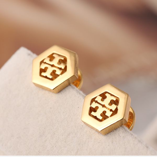 Luxurie branded titanium teel tud for women hollow de igner branded luxurie enamel letter t lady letter couple earring jewelry
Luxurie branded titanium teel tud for women hollow de igner branded luxurie enamel letter t lady letter couple earring jewelry