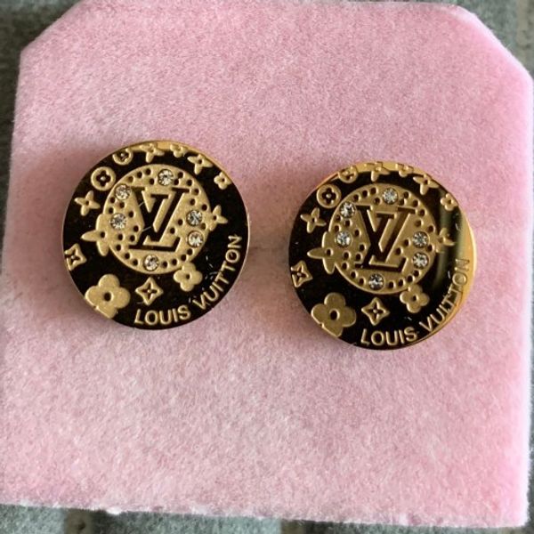 New arrival whole ale price men tamp round flower tud earring 18k gold plated 3 color 316l tainle teel women earring hipping
New arrival whole ale price men tamp round flower tud earring 18k gold plated 3 color 316l tainle teel women earring hipping