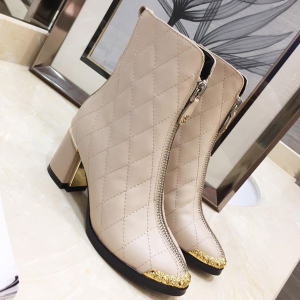 2020 new autumn and winter models high-heeled plus velvet boots front zipper thick leather martin boots tide women fashion classic
2020 new autumn and winter models high-heeled plus velvet boots front zipper thick leather martin boots tide women fashion classic