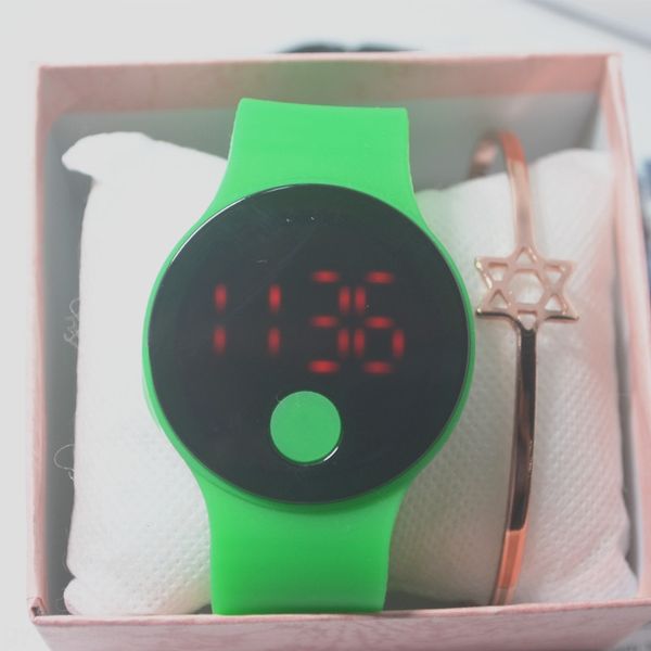 fashion bracelet led electronic silicone bracelet watch candy color student children luminous silicone watch, Blue
fashion bracelet led electronic silicone bracelet watch candy color student children luminous silicone watch, Blue