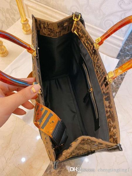 2020 новый женский магазины canvas ретро дальнозоркостью нашивки кофе браун сумки на ремне сумки женщин пляж женщина способа высокого качест
2020 новый женский магазины canvas ретро дальнозоркостью нашивки кофе браун сумки на ремне сумки женщин пляж женщина способа высокого качест