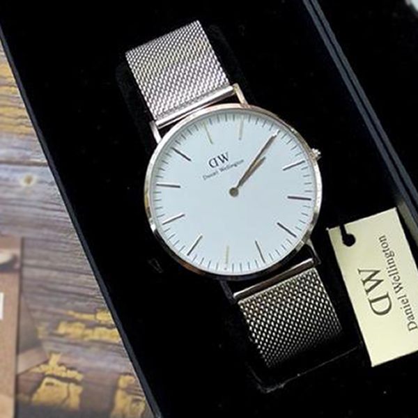 2019 Daniel Wellington Designer Luxury Mens Watches 40mm Women In 36mm With Box Classic Petite Gold Pointer Fashion Wristwatches DW Gift
2019 Daniel Wellington Designer Luxury Mens Watches 40mm Women In 36mm With Box Classic Petite Gold Pointer Fashion Wristwatches DW Gift