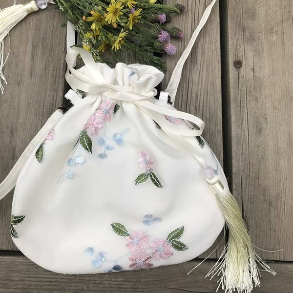 new canvas messenger bag ancient style lace mobile phone bag fairy purse hanfu wild female custom
new canvas messenger bag ancient style lace mobile phone bag fairy purse hanfu wild female custom