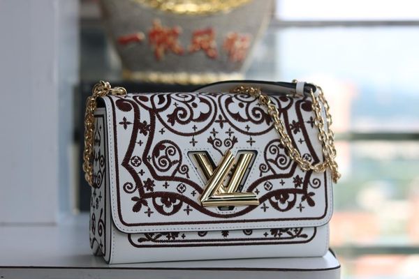 19fw women luxury jelly transparent shoulder bag versatile tote outdoor ladies bag handbag messenger shoulder bags sac a main yecq4
19fw women luxury jelly transparent shoulder bag versatile tote outdoor ladies bag handbag messenger shoulder bags sac a main yecq4