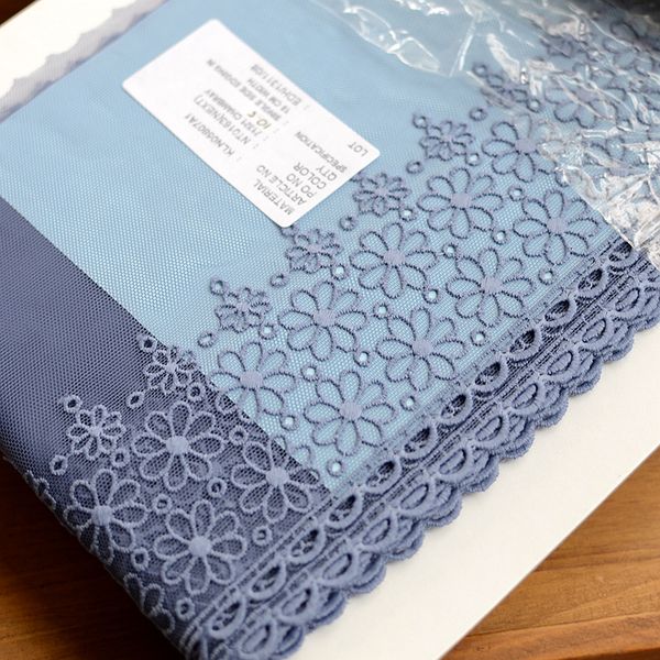4meters/lot grey-blue 18cm lace and cream white 25cm mesh flower embroidered lace trim diy dress material x599, Pink;blue
4meters/lot grey-blue 18cm lace and cream white 25cm mesh flower embroidered lace trim diy dress material x599, Pink;blue