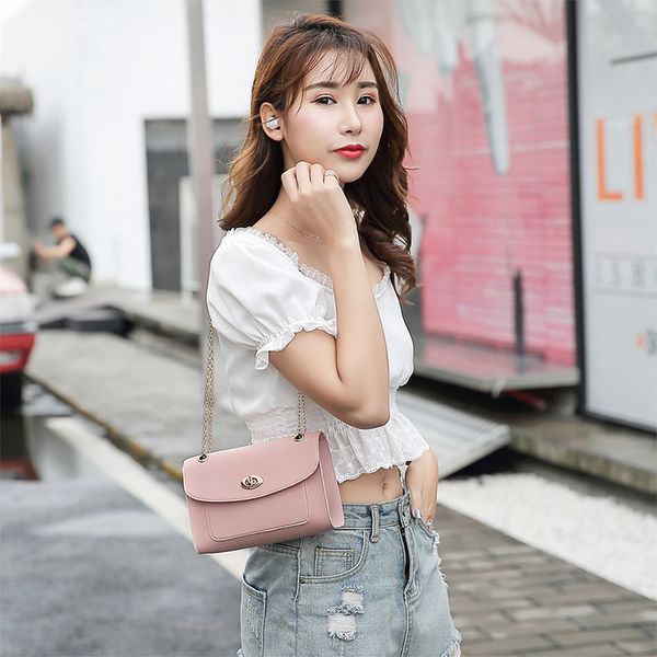 2020 new korean version of the shoulder bag women's casual fashion small square bag chain diagonal
2020 new korean version of the shoulder bag women's casual fashion small square bag chain diagonal