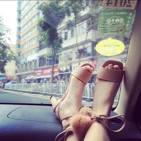 fashionville* u539 34 genuine leather pom pom cross tied gold med heel sandals nude black luxury designer runway fur g
fashionville* u539 34 genuine leather pom pom cross tied gold med heel sandals nude black luxury designer runway fur g