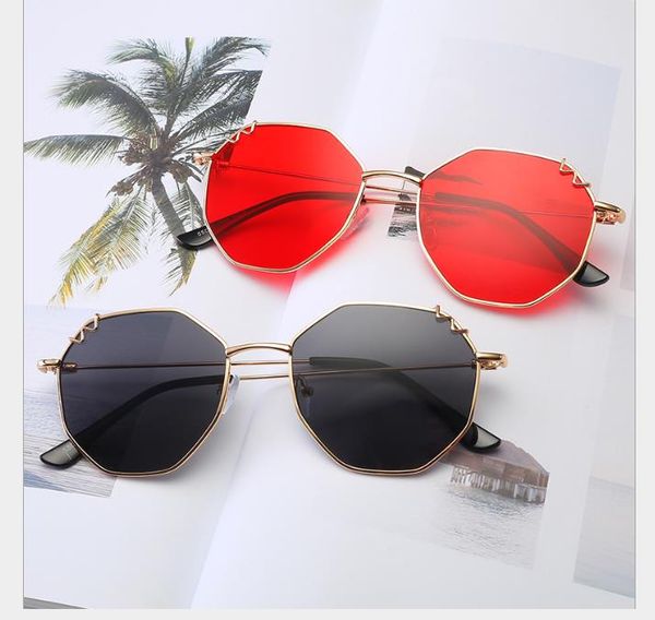 new polygon fashion sunglasses metal trend sunglasses literary and artistic male and female flat mirror, White;black
new polygon fashion sunglasses metal trend sunglasses literary and artistic male and female flat mirror, White;black