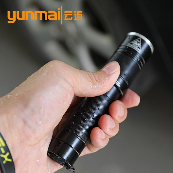 major diving zoom waterproof light long s flashlight led outdoors under water work hand
major diving zoom waterproof light long s flashlight led outdoors under water work hand