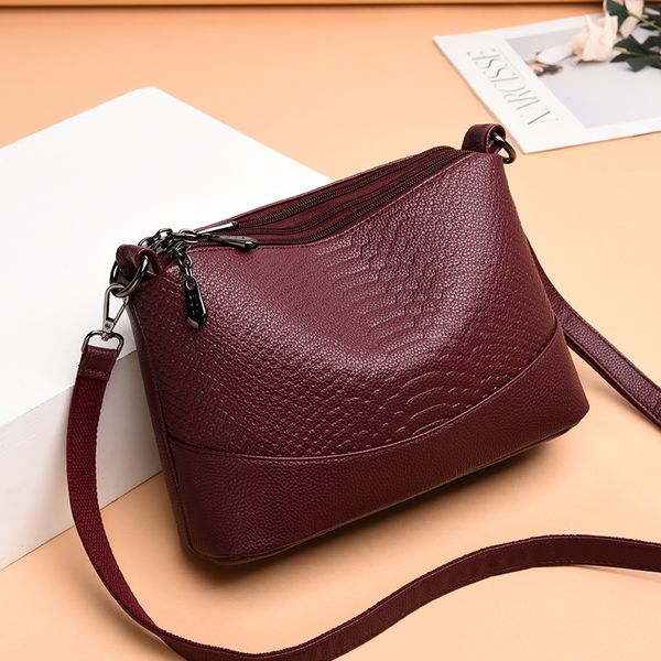 bag female 2020 new middle-aged female bag mother three main bags large capacity animal pattern diagonal shoulder women 
bag female 2020 new middle-aged female bag mother three main bags large capacity animal pattern diagonal shoulder women