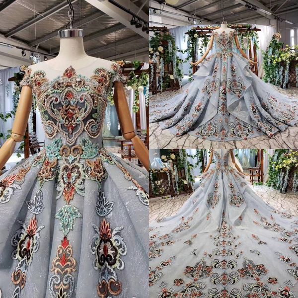 2020 luxury silver cap sleeve applique beaded crystal ball gowns wedding dresses princess lace ruffles cathedral train bling bridal gowns, White
2020 luxury silver cap sleeve applique beaded crystal ball gowns wedding dresses princess lace ruffles cathedral train bling bridal gowns, White