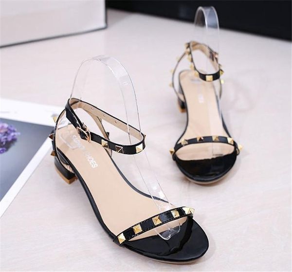designer women shoes riveted sandals middle and thick heel casual large size student single designer quality fashion, Black
designer women shoes riveted sandals middle and thick heel casual large size student single designer quality fashion, Black