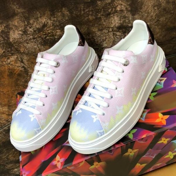 мода роскошный дизайнер женская обувь спортивная обувь открытый женщины кроссовки бег трусцой красные подошвы кроссовки нескользящие амортиз 
мода роскошный дизайнер женская обувь спортивная обувь открытый женщины кроссовки бег трусцой красные подошвы кроссовки нескользящие амортиз