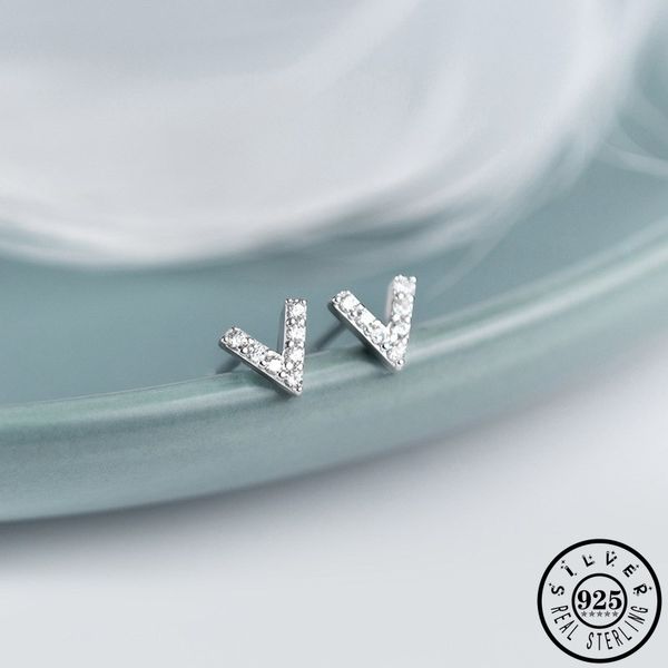 fashion 925 sterling silver small alphabet letter v shape gold color plated ear studs cubic zirconia earrings jewelry for women, Golden;silver
fashion 925 sterling silver small alphabet letter v shape gold color plated ear studs cubic zirconia earrings jewelry for women, Golden;silver