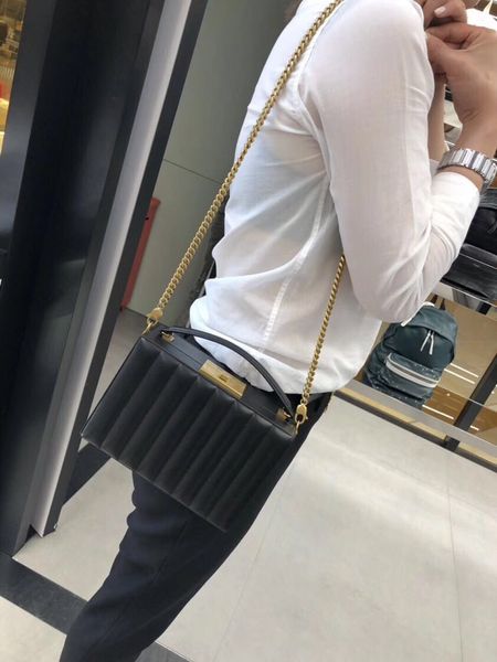 2019 new ladies evening bag designer leather handbag high-end quality fashion lady style detachable chain shoulder strap diagonal package
2019 new ladies evening bag designer leather handbag high-end quality fashion lady style detachable chain shoulder strap diagonal package