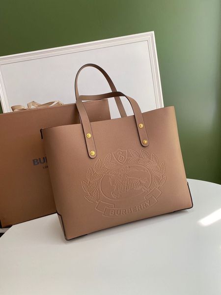 classic lady's handbag 7a high-end custom quality handbag fashion style gold metal accessories retro plian create
classic lady's handbag 7a high-end custom quality handbag fashion style gold metal accessories retro plian create