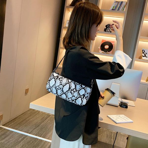 2020 women's shoulder bag retro snake pattern handbag leather material shoulder bag fashion rectangular women luxury #38
2020 women's shoulder bag retro snake pattern handbag leather material shoulder bag fashion rectangular women luxury #38