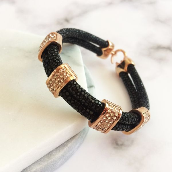 new arrival classic genuine 5mm brown stingray leather bracelet stingray crystal bracelet for men and women jewelry gift, Golden;silver
new arrival classic genuine 5mm brown stingray leather bracelet stingray crystal bracelet for men and women jewelry gift, Golden;silver