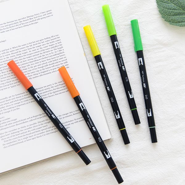 1pcs two headed design pen art drawing watercolor pen gradient graffiti marker, Black;red
1pcs two headed design pen art drawing watercolor pen gradient graffiti marker, Black;red