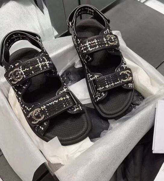 2019 letter women sandals with correct flower box dust bag designer slide summer fashion wide sandals slipper size 35-40 with box ch2, Black
2019 letter women sandals with correct flower box dust bag designer slide summer fashion wide sandals slipper size 35-40 with box ch2, Black
