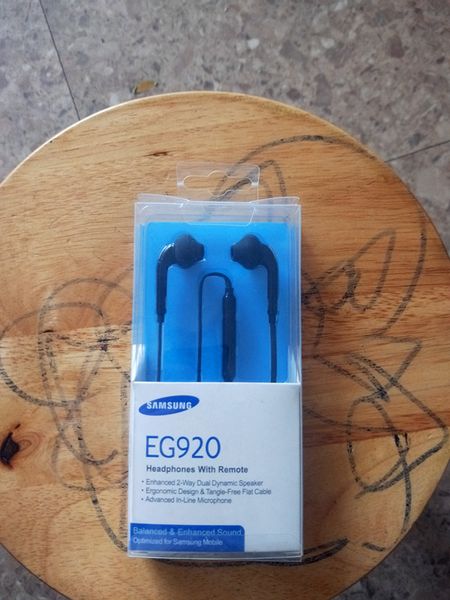 Good quality 3 5mm in ear hand earphone with mic volume control headphone for am ung galaxy 5 6 7 edge eg920 eg950
Good quality 3 5mm in ear hand earphone with mic volume control headphone for am ung galaxy 5 6 7 edge eg920 eg950
