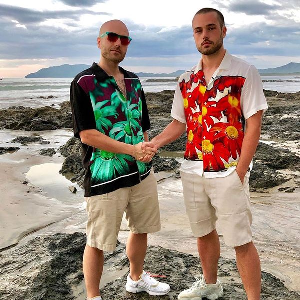 2019 Fashion Luxury USA Box Logo Flower Power Rayon Shirt Italy Collaborate Blouse Europe Men Clothing Streetwear Women Tee Casual Shirt
2019 Fashion Luxury USA Box Logo Flower Power Rayon Shirt Italy Collaborate Blouse Europe Men Clothing Streetwear Women Tee Casual Shirt