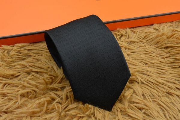 designer tie quality 100% silk tie brand 8 cm 10 style classic edition letter brand men's casual narrow tie for wedding party business, Blue;purple
designer tie quality 100% silk tie brand 8 cm 10 style classic edition letter brand men's casual narrow tie for wedding party business, Blue;purple