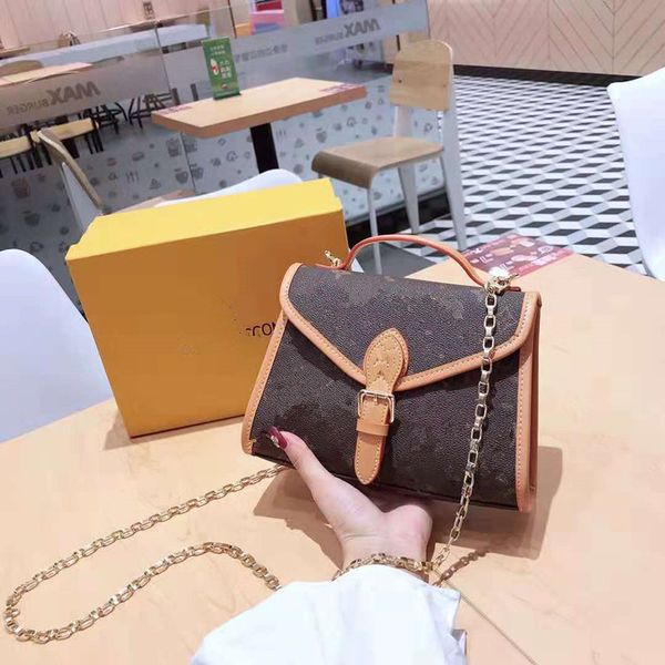 package high sense of fashion handbag oblique presbyopic single shoulder bag joker across handbag western style restoring ancient ways
package high sense of fashion handbag oblique presbyopic single shoulder bag joker across handbag western style restoring ancient ways