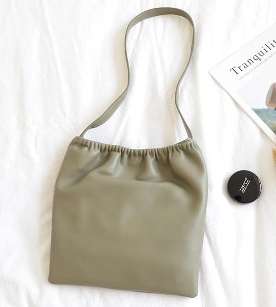 2020 new solid color shoulder bag soft face diagonal female bag fashion casual large capacity handbag
2020 new solid color shoulder bag soft face diagonal female bag fashion casual large capacity handbag