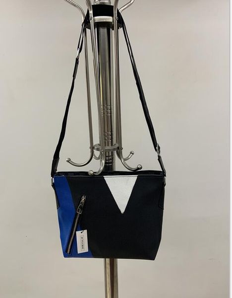 men cross body pu leather handbag black briefcase lapmen shoulder bag messenger bag 
men cross body pu leather handbag black briefcase lapmen shoulder bag messenger bag