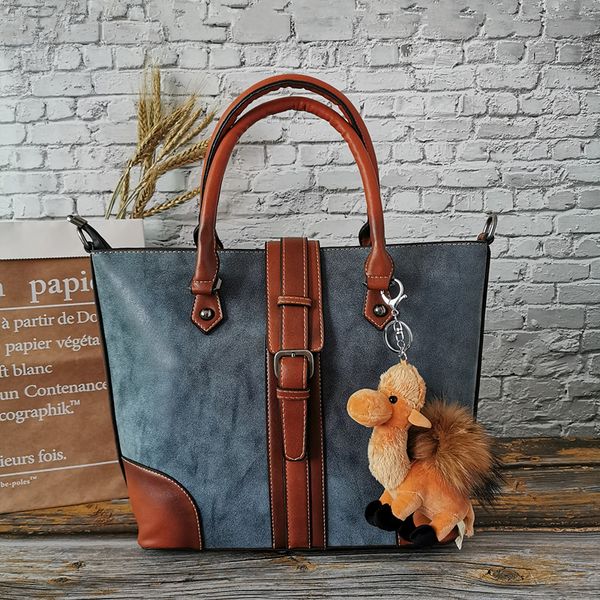 vintage ladies shoulder messenger bag large capacity genuine leather women handbags female business trip casual tote 2020
vintage ladies shoulder messenger bag large capacity genuine leather women handbags female business trip casual tote 2020