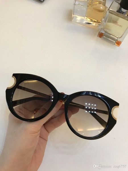 новые модные дизайнерские женские солнцезащитные очки 840 большая рамка благородный простой популярный стиль высокое качество uv400 защитные, White;black 
новые модные дизайнерские женские солнцезащитные очки 840 большая рамка благородный простой популярный стиль высокое качество uv400 защитные, White;black