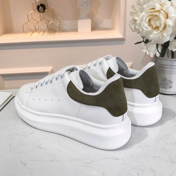 2019 Luxury Designer Mens Shoes Leather Lace Up Platform Oversized Sole Sneakers White Casual Shoes Size 38-45 20 Colors
2019 Luxury Designer Mens Shoes Leather Lace Up Platform Oversized Sole Sneakers White Casual Shoes Size 38-45 20 Colors