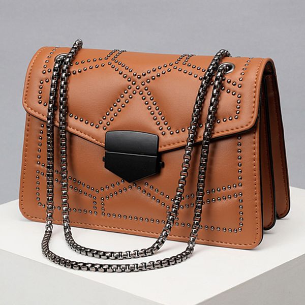 fashionable contracted chain lady joker one shoulder inclined cross lady small square bag
fashionable contracted chain lady joker one shoulder inclined cross lady small square bag