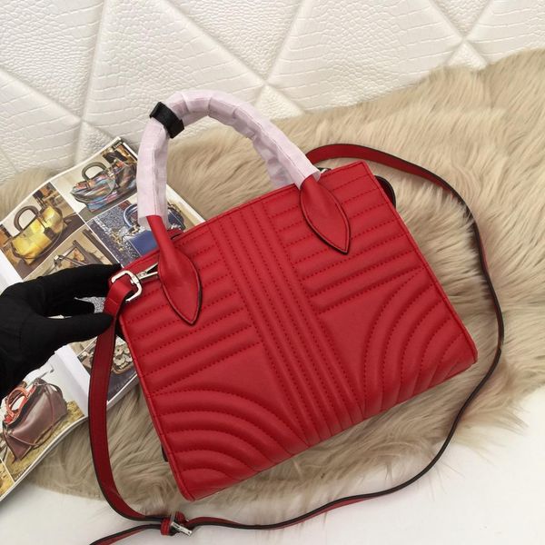 superstar designer luxury ladies large capacity personality messenger bag shoulder bag 25-22-10cm fashion handbag
superstar designer luxury ladies large capacity personality messenger bag shoulder bag 25-22-10cm fashion handbag