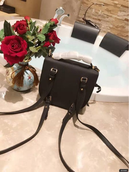 new 2020 classic genuine leather handbag fashion joker one shoulder bucket bags woman his backpack pack girls women luxury handbag
new 2020 classic genuine leather handbag fashion joker one shoulder bucket bags woman his backpack pack girls women luxury handbag