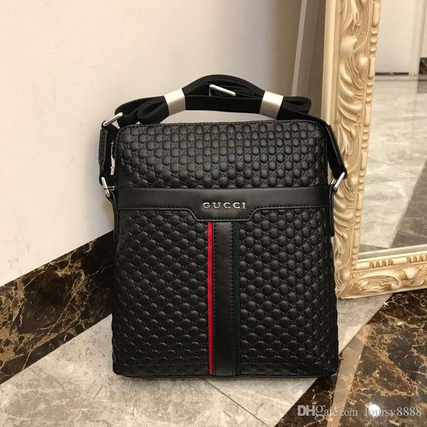 classic fashion design bags are compact, easy to carry, hand bags with good leather quality number: 19 697-4
classic fashion design bags are compact, easy to carry, hand bags with good leather quality number: 19 697-4